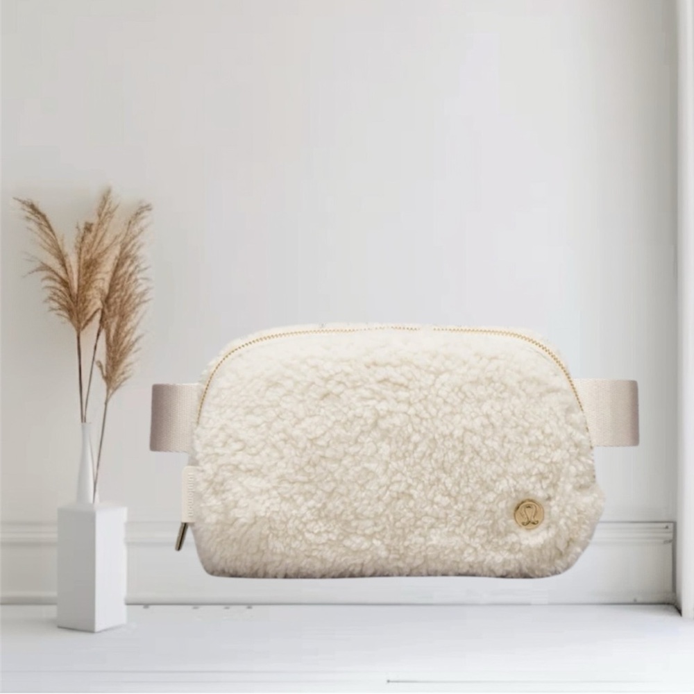 Lululemon Athletica Ivory Sherpa Belt Bag